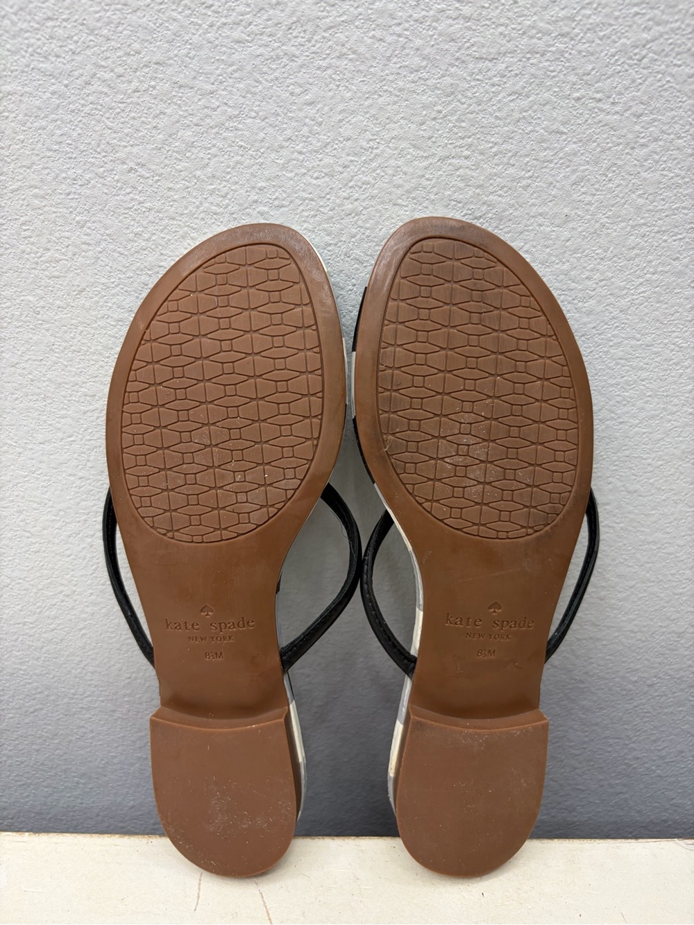 Kate Spade Black/White Mistic Thong Sandals Size 8.5 - Picture 7 of 8